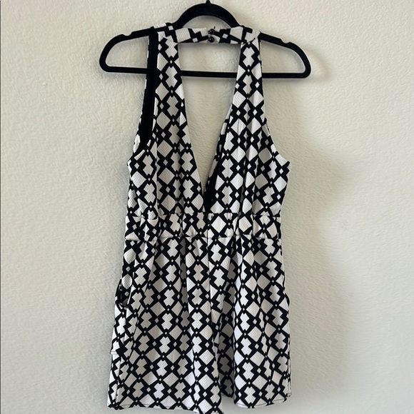 Black and White Geometric Dress - Picture 6 of 14